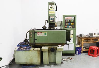 元景工藝品-火花機