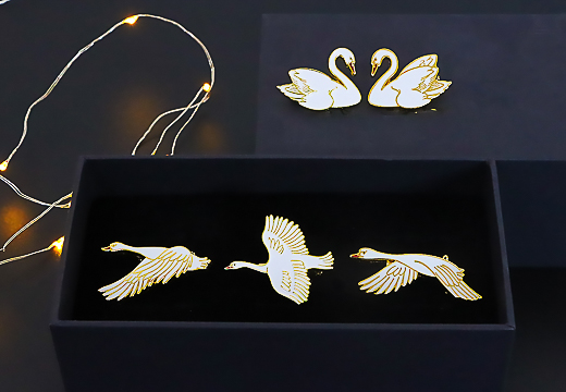 創(chuàng)意天鵝徽章紀(jì)念章定制