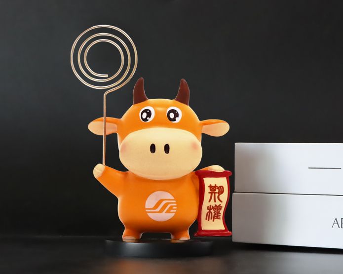 期權(quán)小牛卡通公仔擺件定制