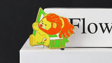 金屬徽章廠家告訴你高檔徽章的評判標(biāo)準(zhǔn)